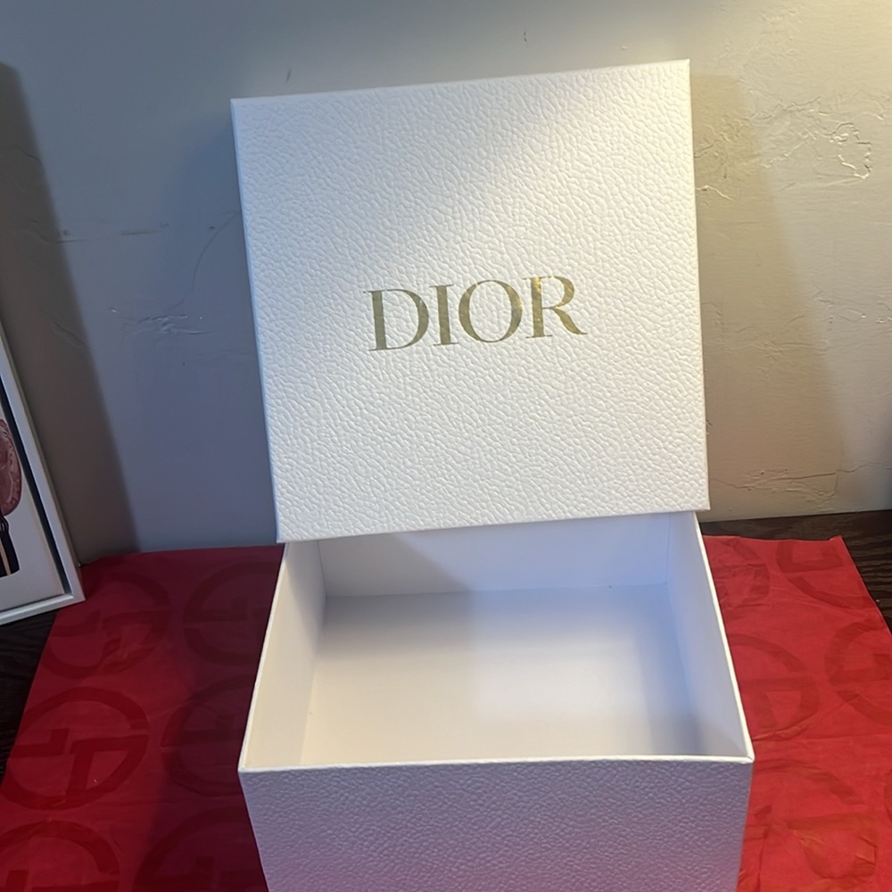 Dior White Textured Box - Picture 6 of 6